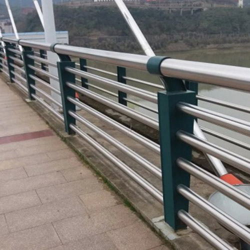 煙台黃（huáng）河路不鏽鋼護欄工程