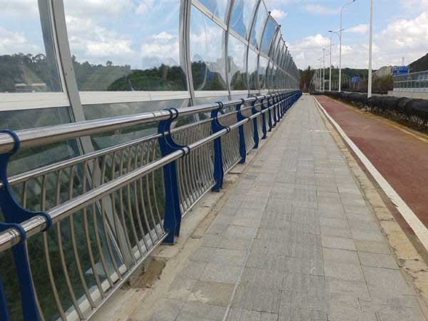 不鏽鋼複（fù）合管護欄