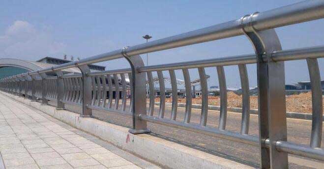 不鏽鋼複（fù）合管護欄