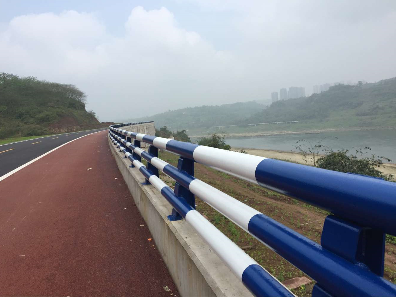 道路護欄（lán）