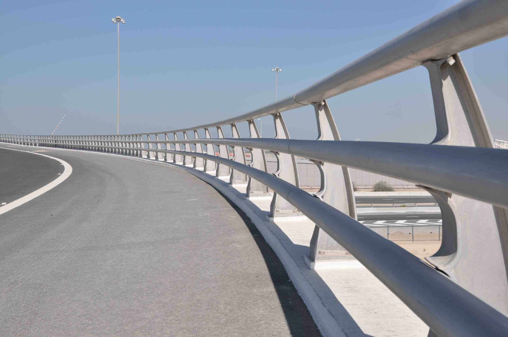 道（dào）路護欄（lán）